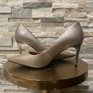 J.Renéé Maressa Heel 7W Pearl Patent Taupe | Metallic Filigree Stiletto NIB Pump